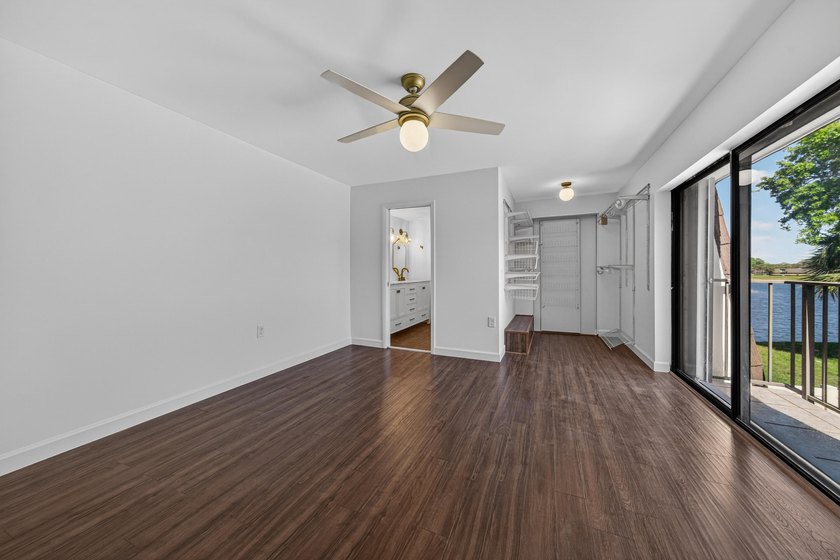 This beautifully renovated 2-bedroom, 2.5-bathroom townhouse - photo 50