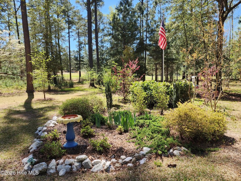 Features: LOCATION, LOT, &amp; UPDATES. This unique private golf - photo 31