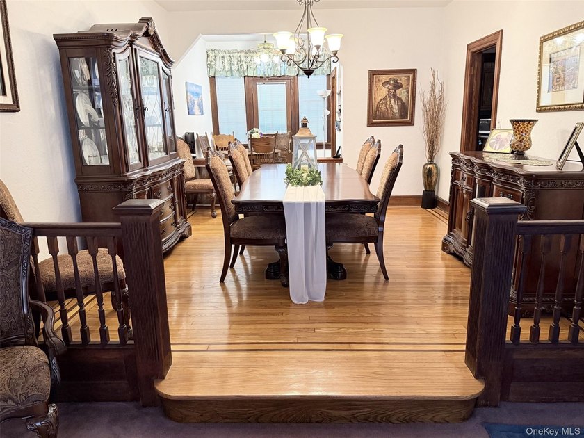 Enjoy a big, finished basement w/high ceilings. Sep. entrance - photo 6