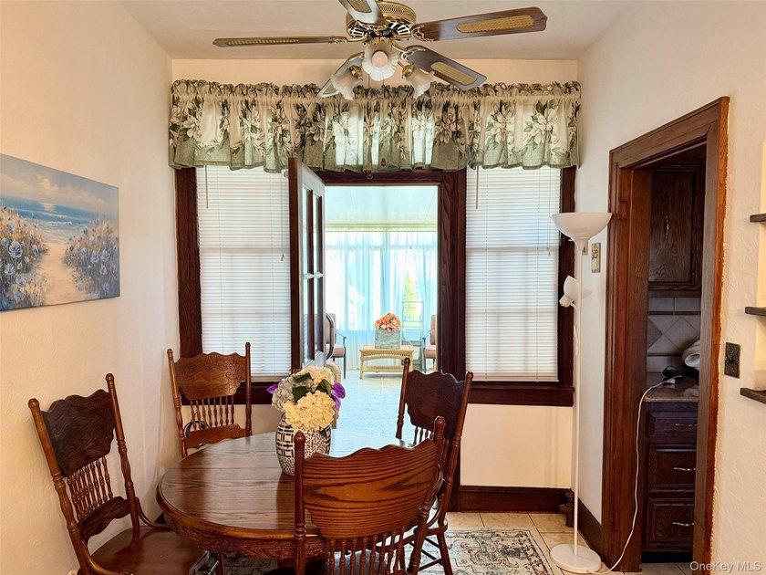 Enjoy a big, finished basement w/high ceilings. Sep. entrance - photo 7