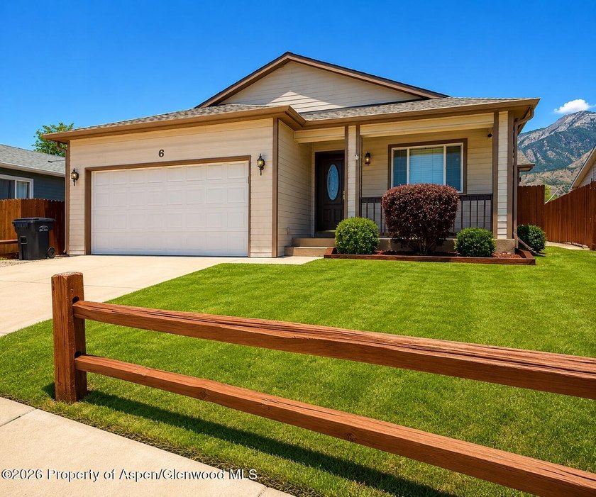 Welcome home to this beautifully maintained 3-bedroom, 2.5-bath - photo 3