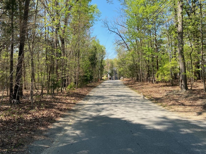 Located immediately adjacent to the shores of Lake Murray in - photo 10