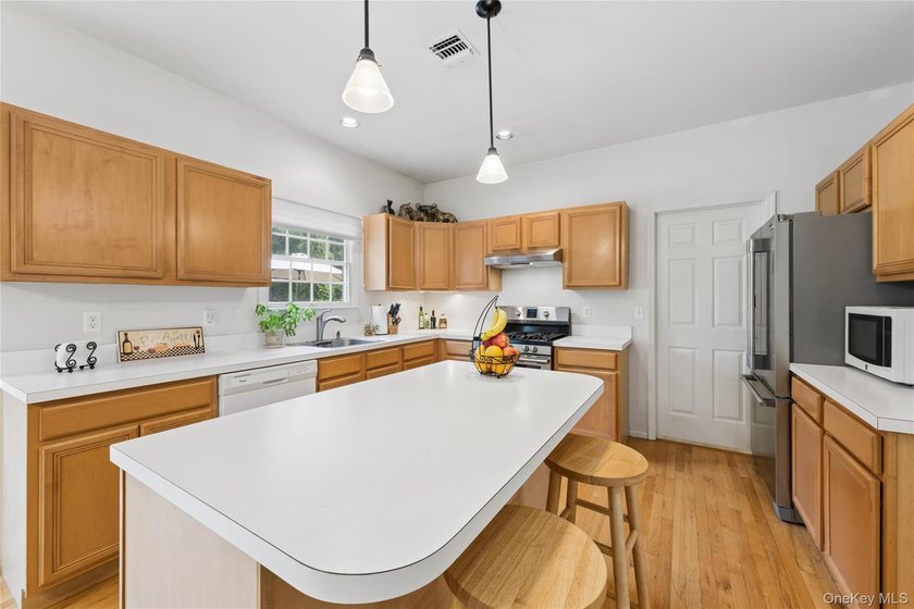 Welcome to 3 Naomi Court, a timeless 5-bedroom, 4.5-bath Center - photo 20