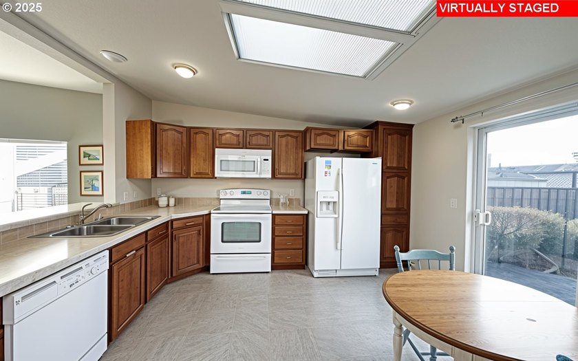 Enjoy peace of mind in Emerald Coast Estates, a beautifully - photo 9