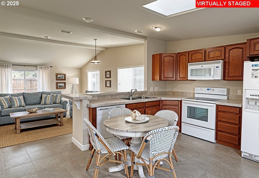 Enjoy peace of mind in Emerald Coast Estates, a beautifully - photo 10