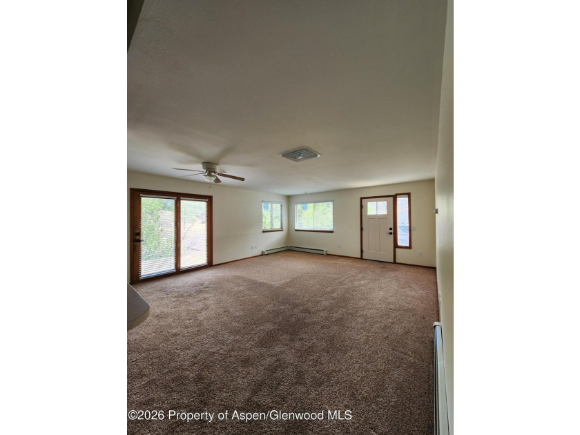 Move right in and start enjoying this beautifully maintained 1 - photo 2