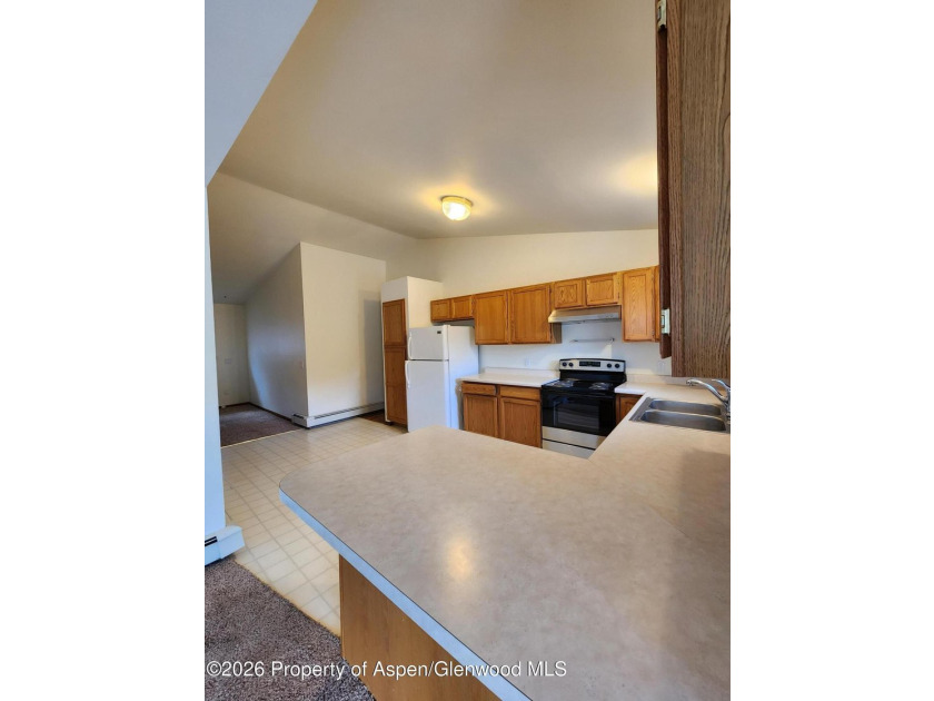 Move right in and start enjoying this beautifully maintained 1 - photo 4