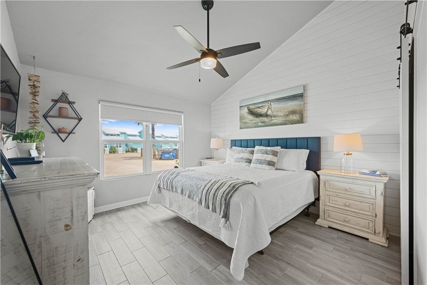This beautifully updated waterfront condo offers 2 bedrooms plus - photo 25