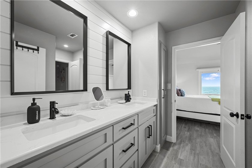 This beautifully updated waterfront condo offers 2 bedrooms plus - photo 32