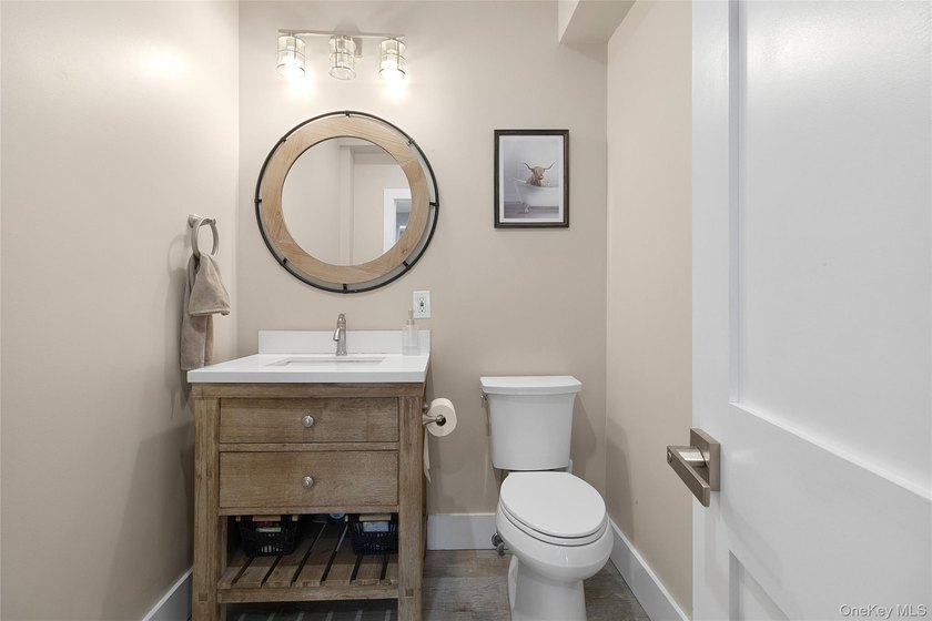 Stunning Fully Renovated Colonial Located In The Highly - photo 10