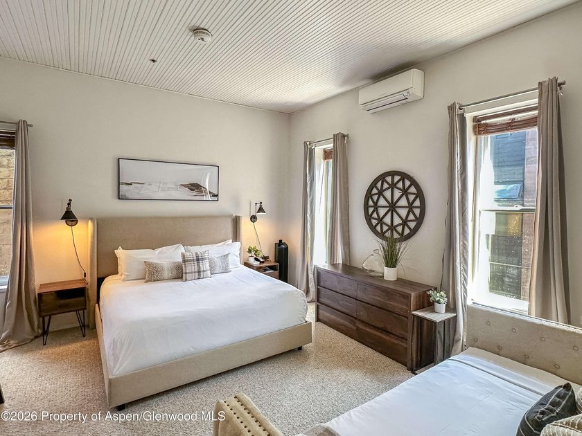 Independence Square corner unit is a light and bright studio - photo 2