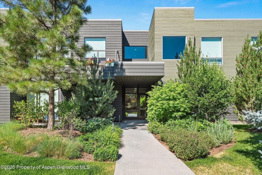 Here's your opportunity to own a coveted and impeccably - photo 2