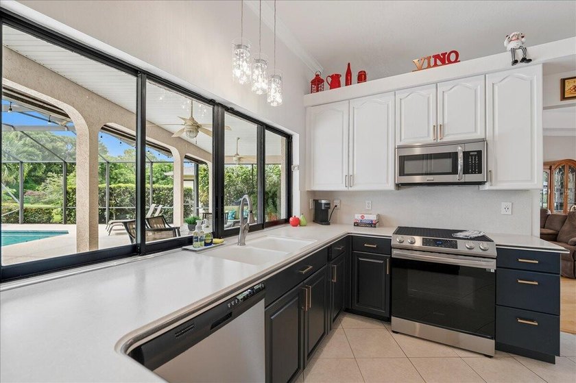 Come see this hidden 4/2/2 with a waterfront pond view in the - photo 14