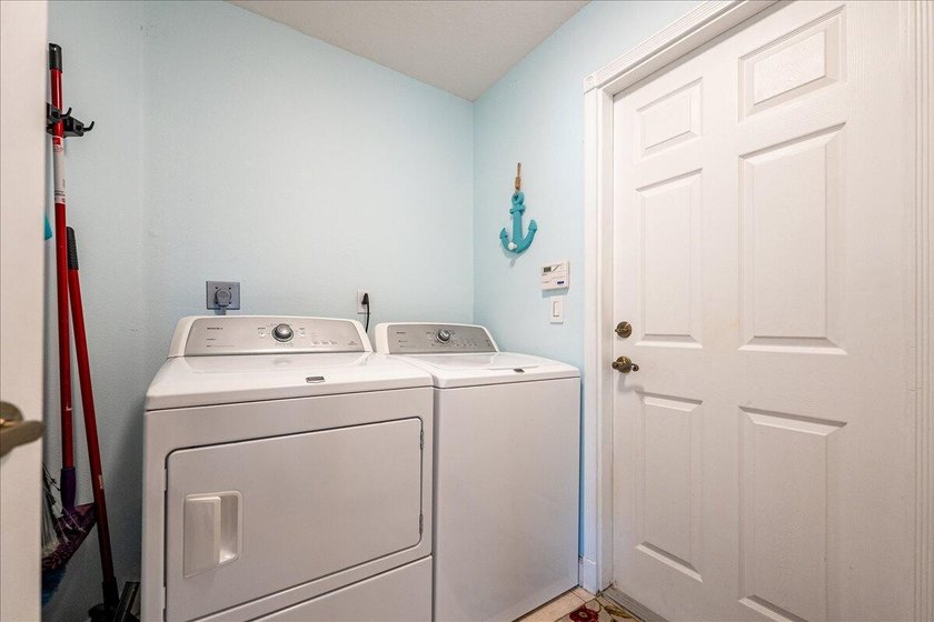 Come see this hidden 4/2/2 with a waterfront pond view in the - photo 18