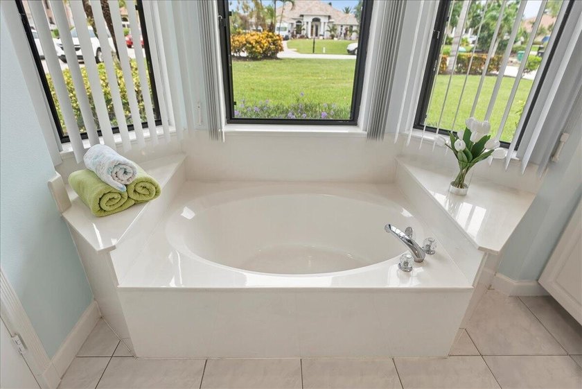 Come see this hidden 4/2/2 with a waterfront pond view in the - photo 27