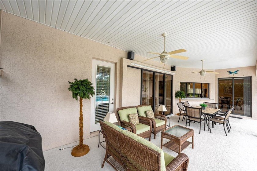 Come see this hidden 4/2/2 with a waterfront pond view in the - photo 36