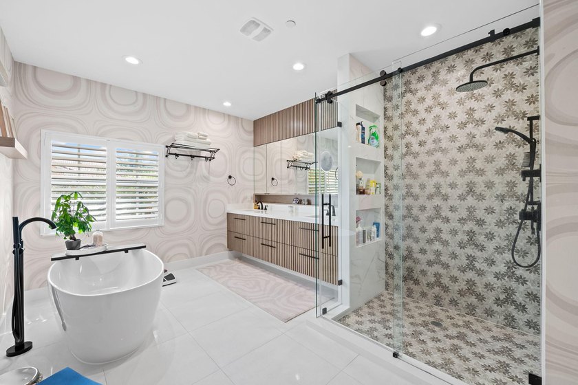 Welcome to this beautifully appointed, modified Bellavita model - photo 17
