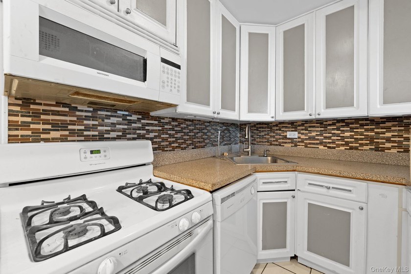 This 8th floor apartment at 3121 Middletown Road is a bright and - photo 6