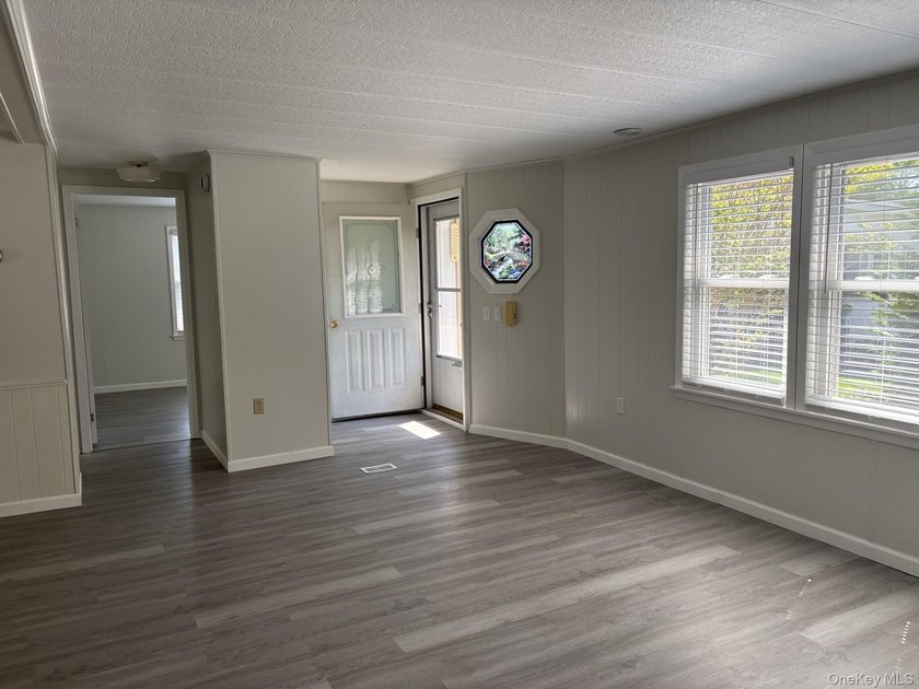 Come &amp; Enjoy East End Living at its Finest! 55+ Manufactured - photo 4