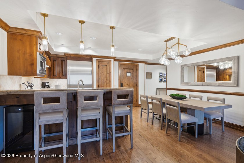 2024 renovations completed (including new decor, furniture - photo 8