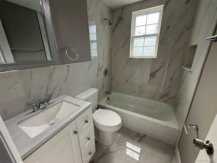 Beautifully renovated 4-bedroom, 2-bath home in Bay Shore - photo 10