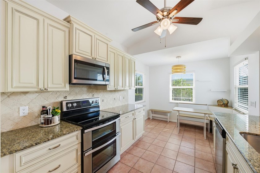 Experience refined living in this beautifully maintained - photo 13