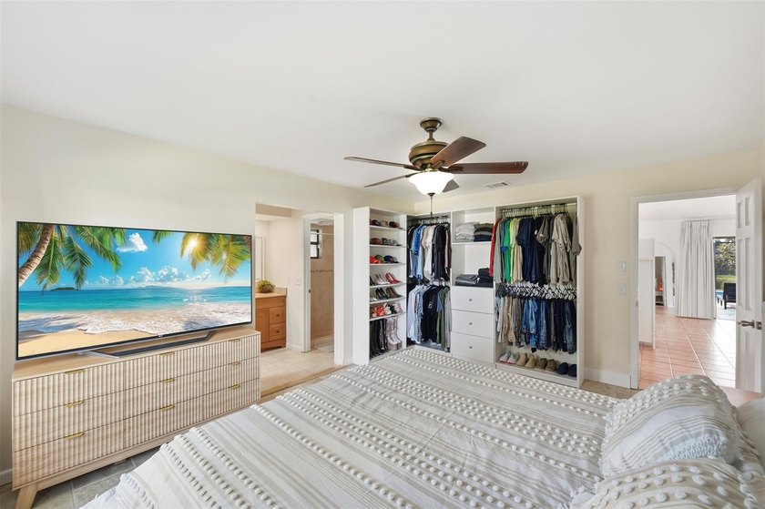 Experience refined living in this beautifully maintained - photo 16