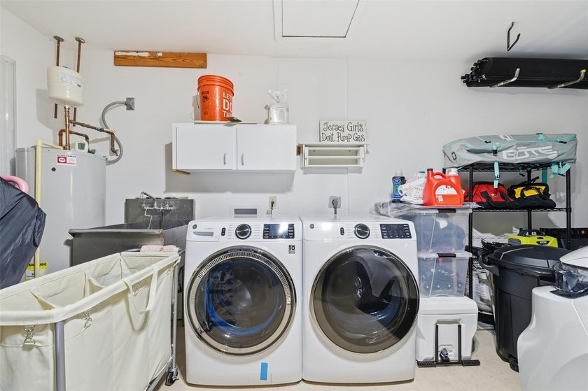 Experience refined living in this beautifully maintained - photo 32