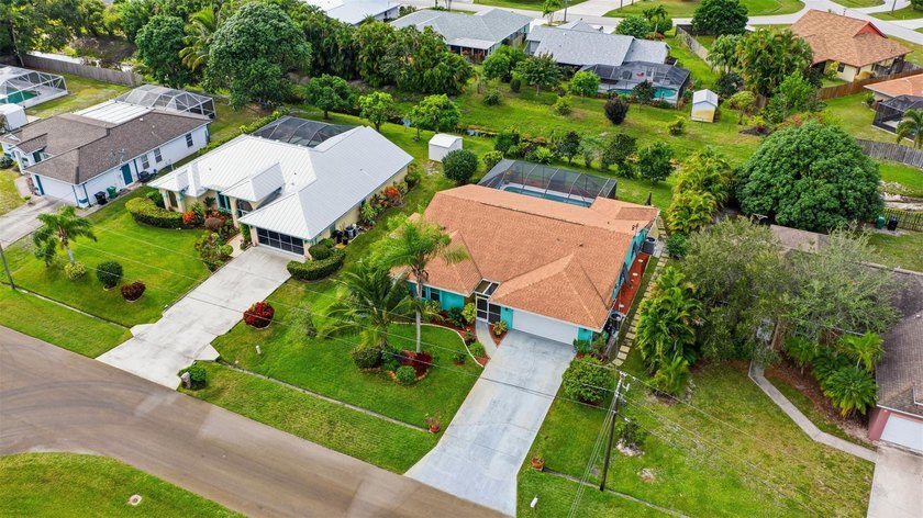 Experience refined living in this beautifully maintained - photo 33