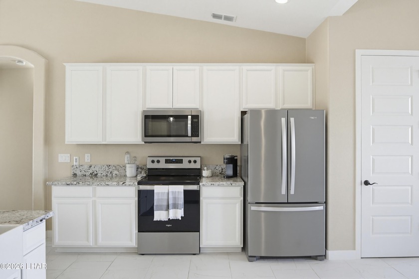 Beautifully designed 3 bedroom, 2 bathroom home featuring a - photo 14