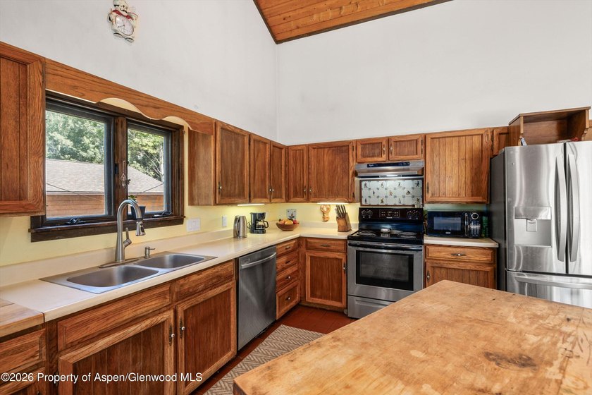 Room to Roam, Views to Love Experience Mountain Living with an - photo 6
