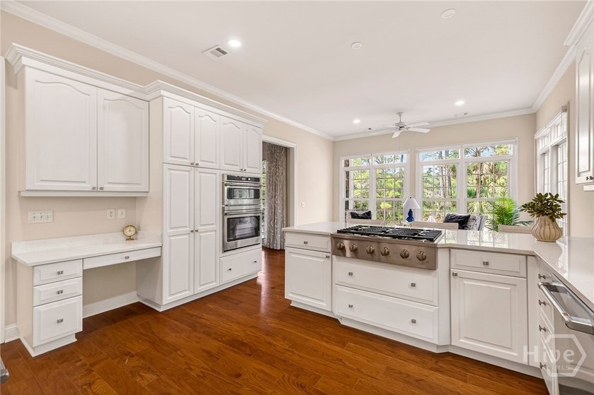 Elegant and exceptionally private patio home in Oakridge - photo 17