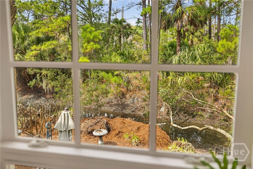 Elegant and exceptionally private patio home in Oakridge - photo 19