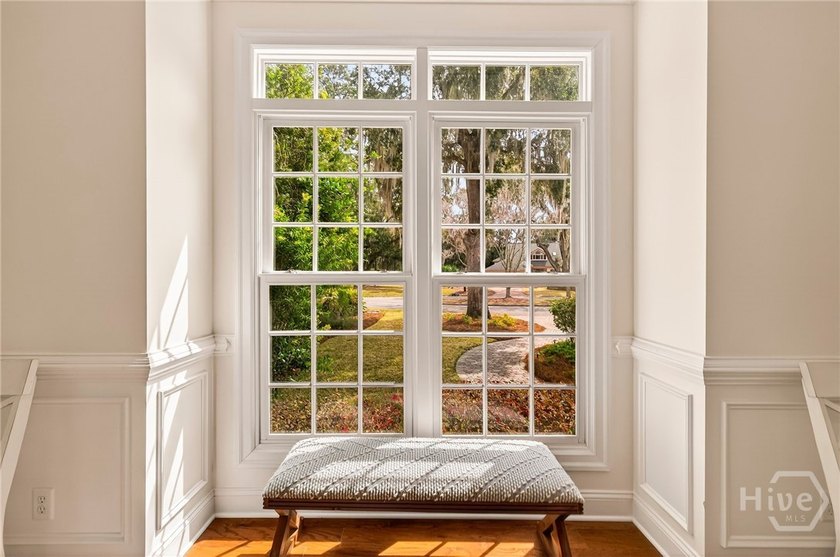 Elegant and exceptionally private patio home in Oakridge - photo 23