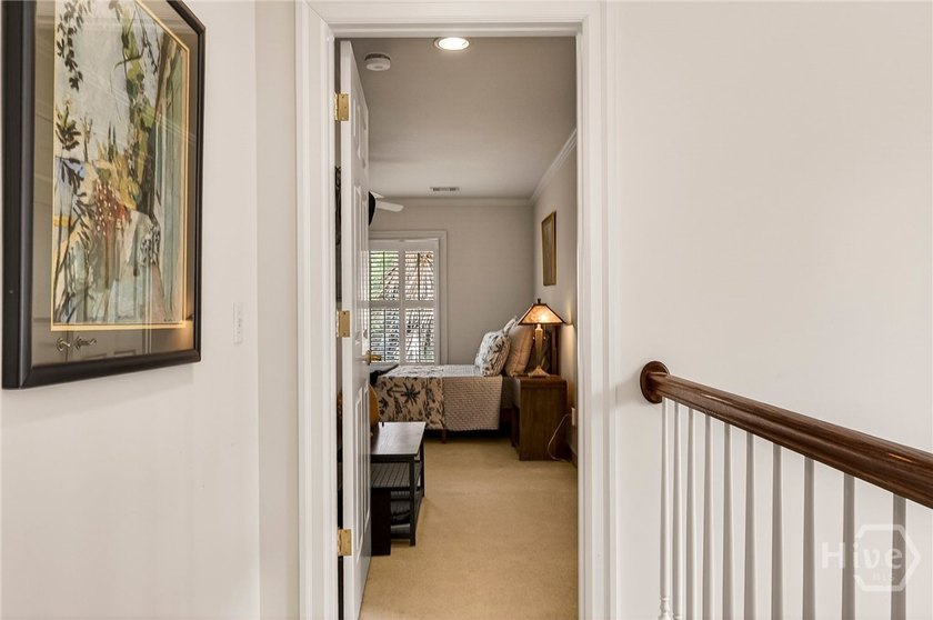Elegant and exceptionally private patio home in Oakridge - photo 33