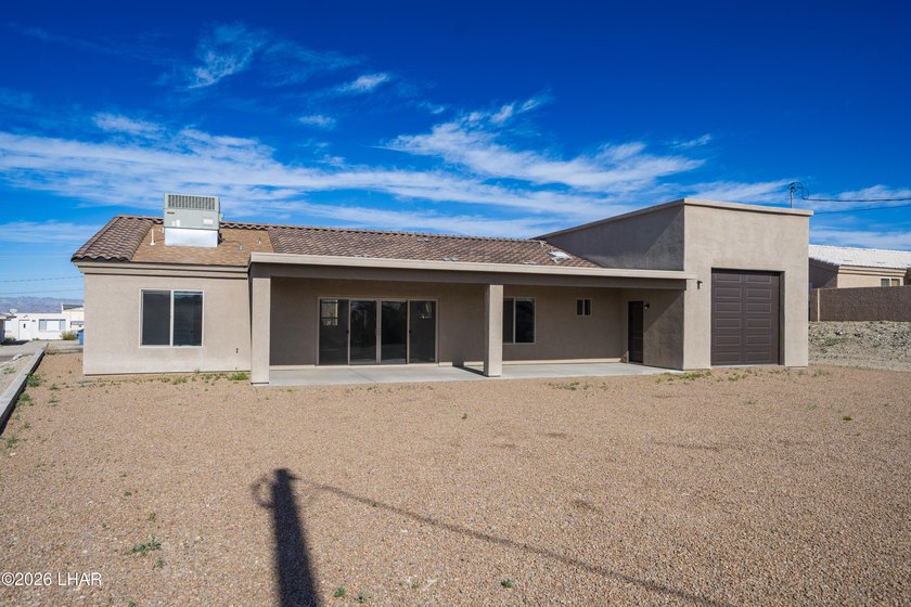 Beautifully designed 3 bedroom, 2 bathroom home featuring a - photo 33