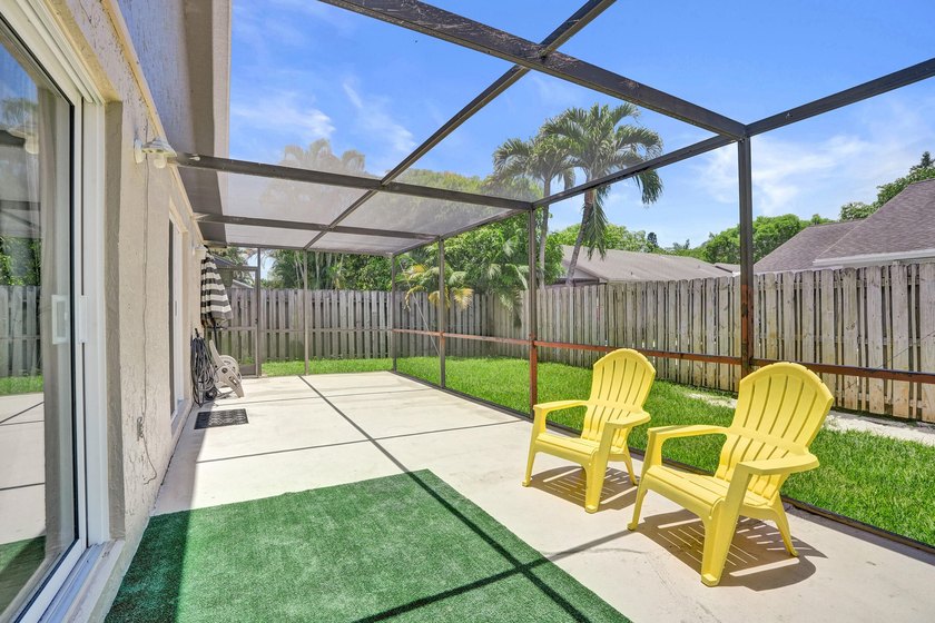 Welcome to this beautifully updated 3-bedroom, 2-bathroom home - photo 12