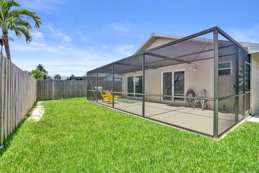 Welcome to this beautifully updated 3-bedroom, 2-bathroom home - photo 13