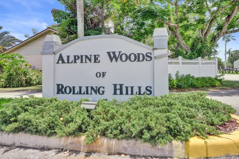 Welcome to this beautifully updated 3-bedroom, 2-bathroom home - photo 14
