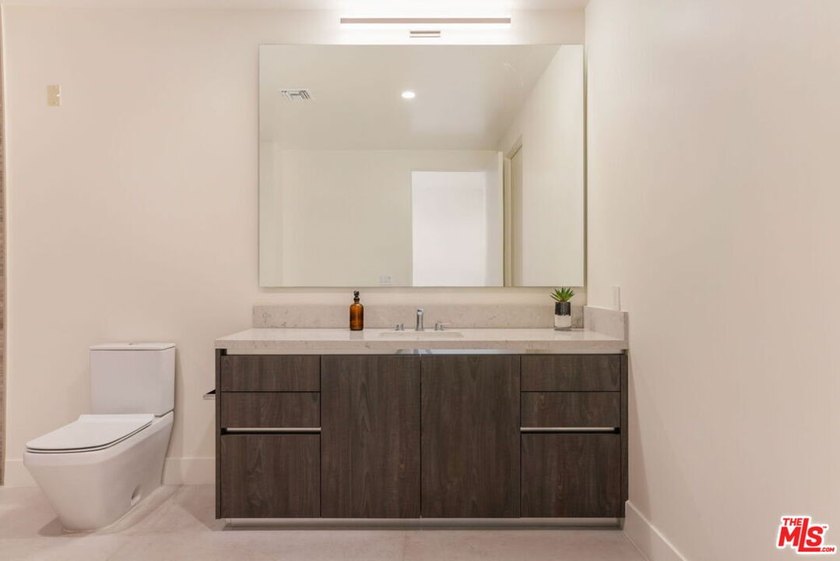 Welcome to 425 Palm in Prime Beverly Hills. Residence 101 offers - photo 33