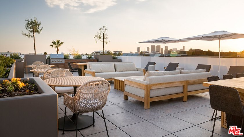 Welcome to 425 Palm in Prime Beverly Hills. Residence 101 offers - photo 41