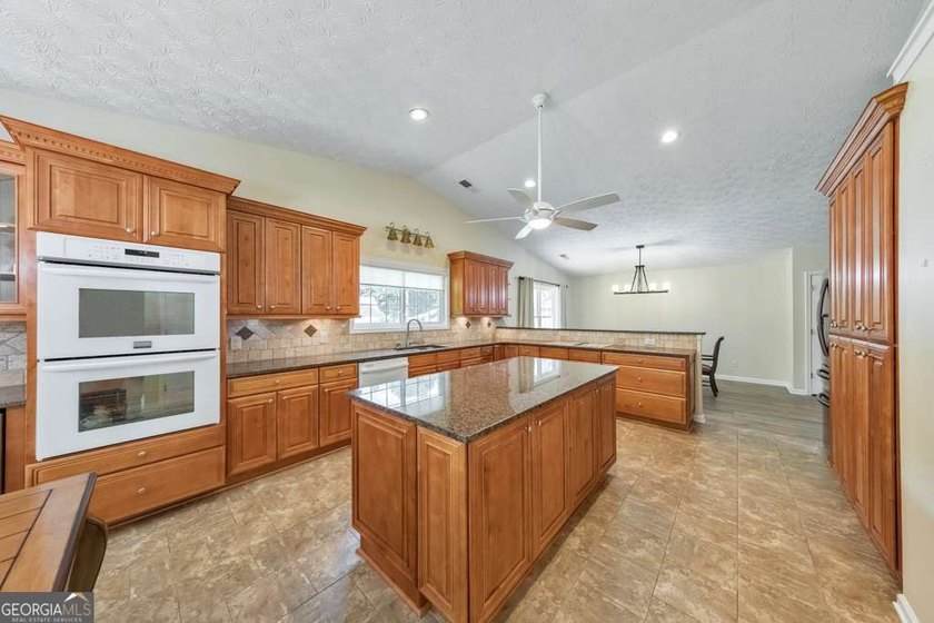 This timeless beauty is ready for you to move right in! Welcome - photo 15