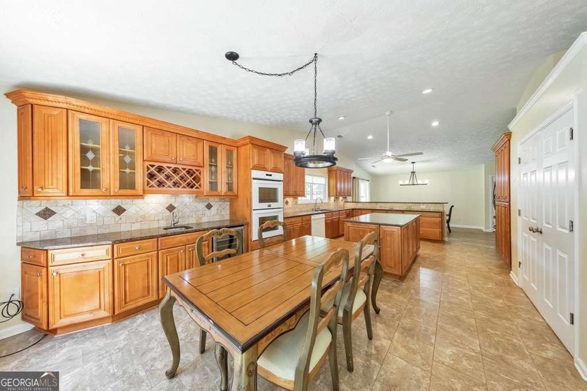 This timeless beauty is ready for you to move right in! Welcome - photo 18