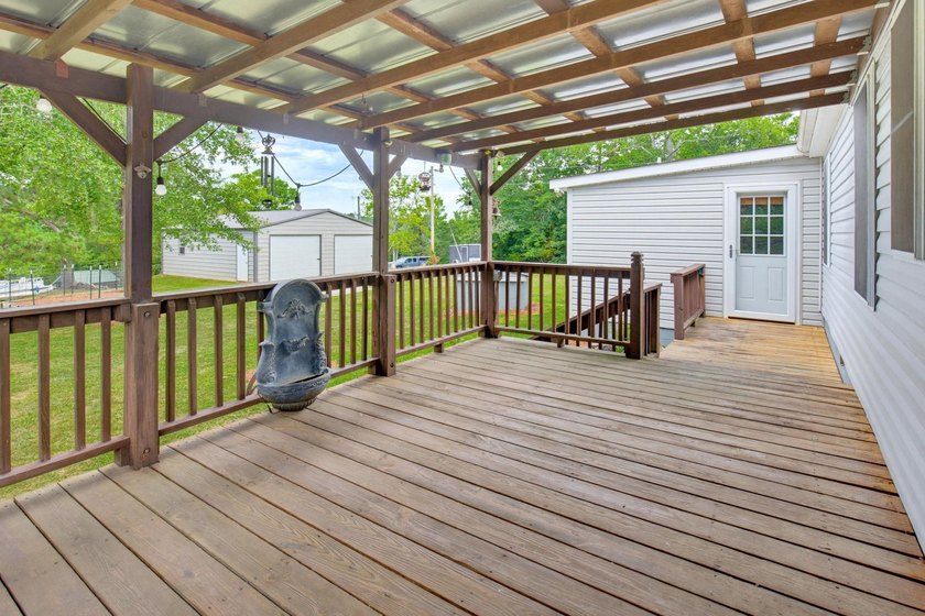 Lakefront Living at Its Best! Discover your own private retreat - photo 12