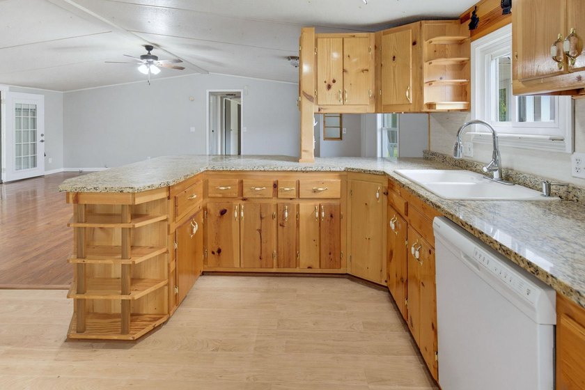 Lakefront Living at Its Best! Discover your own private retreat - photo 21