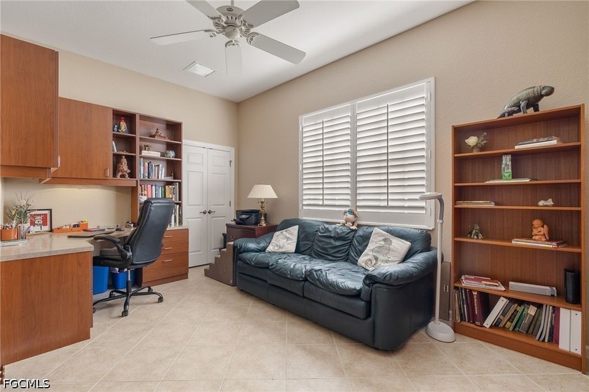 Welcome to a captivating 3-bedroom, 2-bathroom home nestled - photo 22
