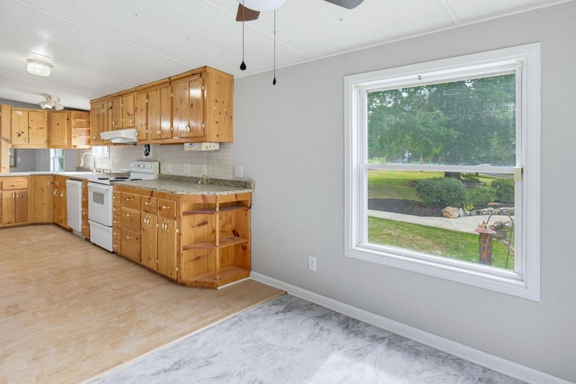 Lakefront Living at Its Best! Discover your own private retreat - photo 24