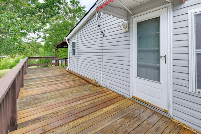 Lakefront Living at Its Best! Discover your own private retreat - photo 36