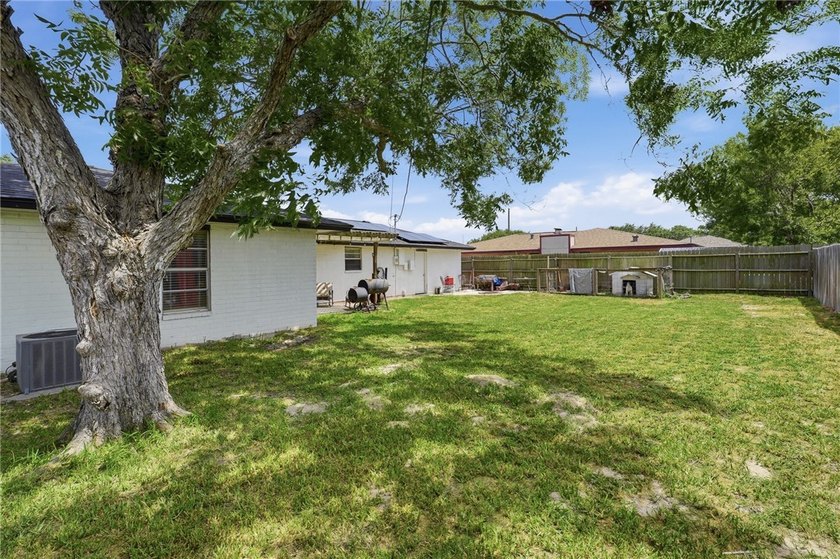 Welcome to this beautifully maintained 4-bedroom, 2-bathroom - photo 30