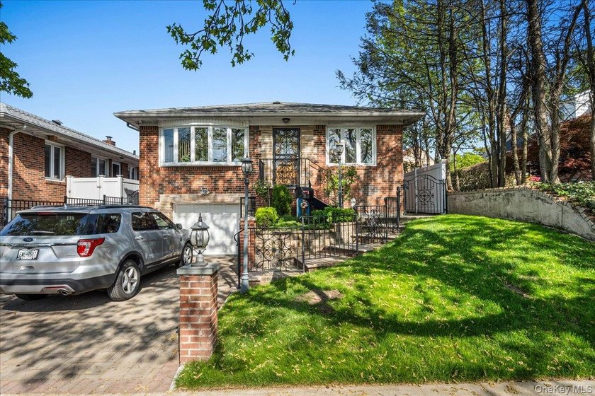 Rarely Available in Coveted Beechhurst! This impeccably - photo 2